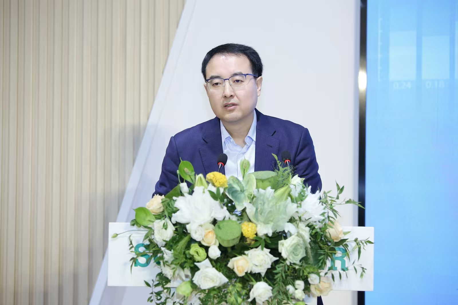 主講2.jpg 主講2.jpg